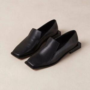 ALOHAS Black Square Toe Flats